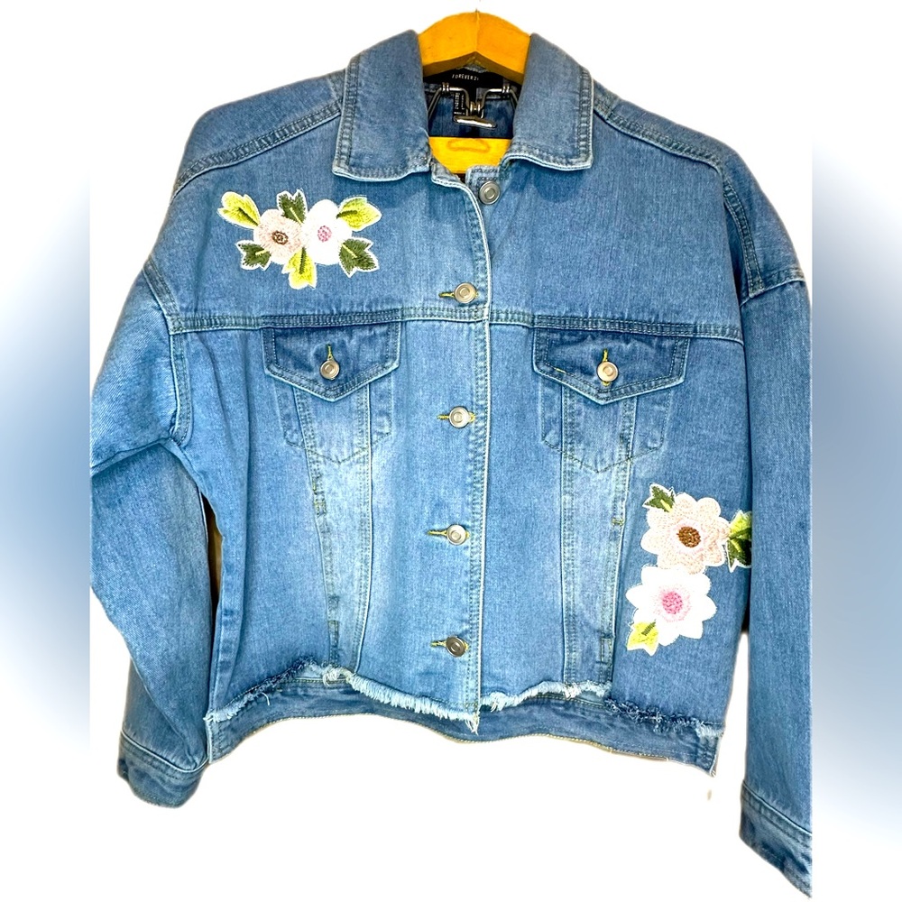 Oversized Forever 21 Jean Jacket Floral Embroidery Country‎ Chic cute Size Small
